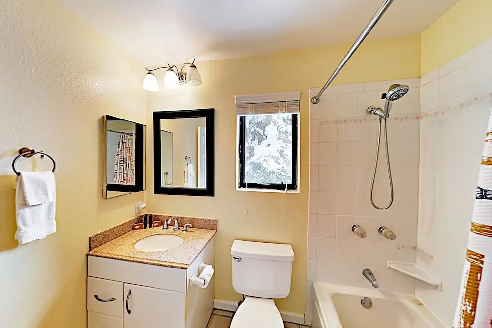 13784 Truckee - 4 Bedroom Home