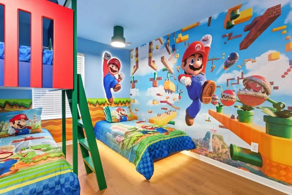 Stylish 4BR Private Pool Themed Rooms Sleeps 13