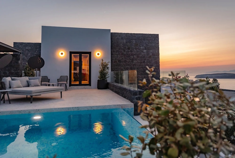 Aernia Suites & Art