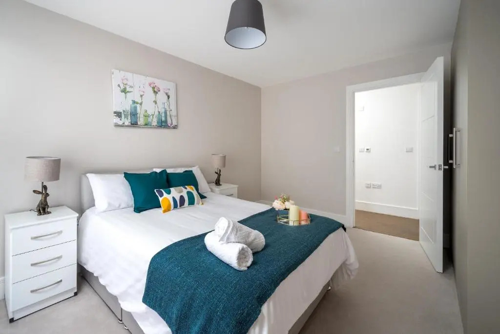 **New** Divine Apartments Slough High Street 2 bed