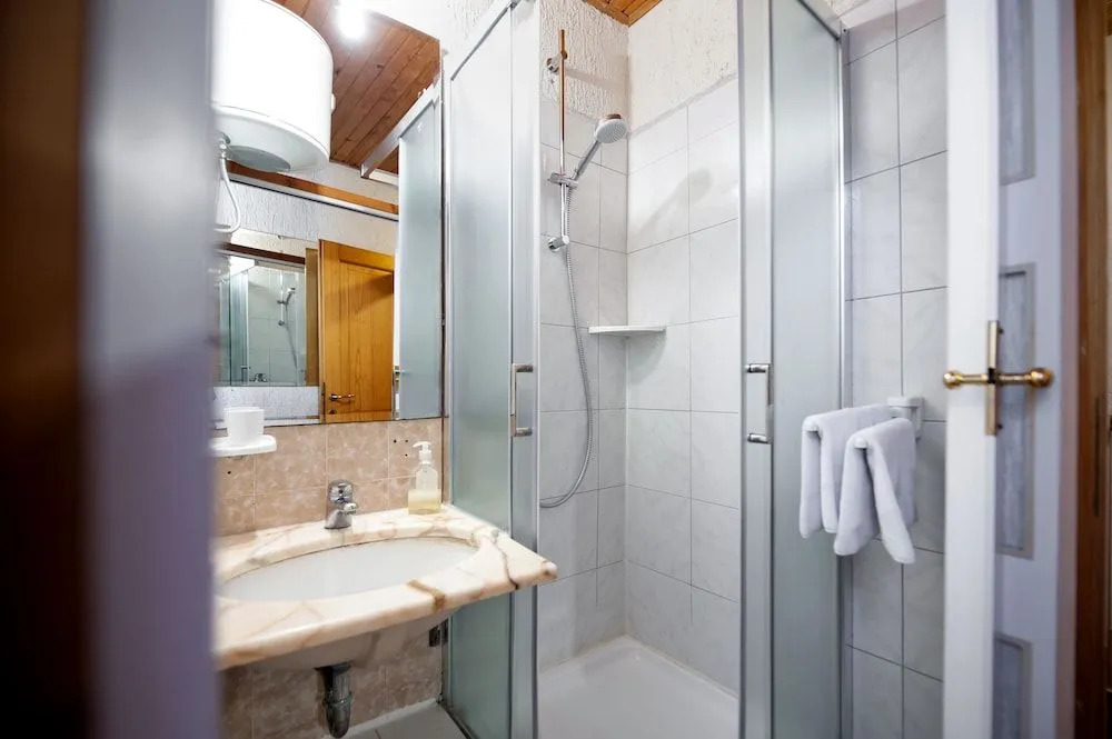 Carera Seaview Apartments