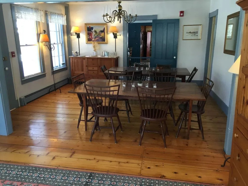 Applebutter Inn
