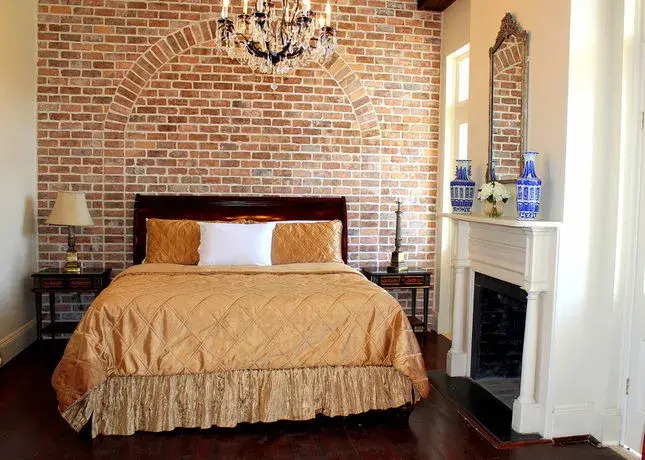 Hosteeva French Quarter Luxury Suites