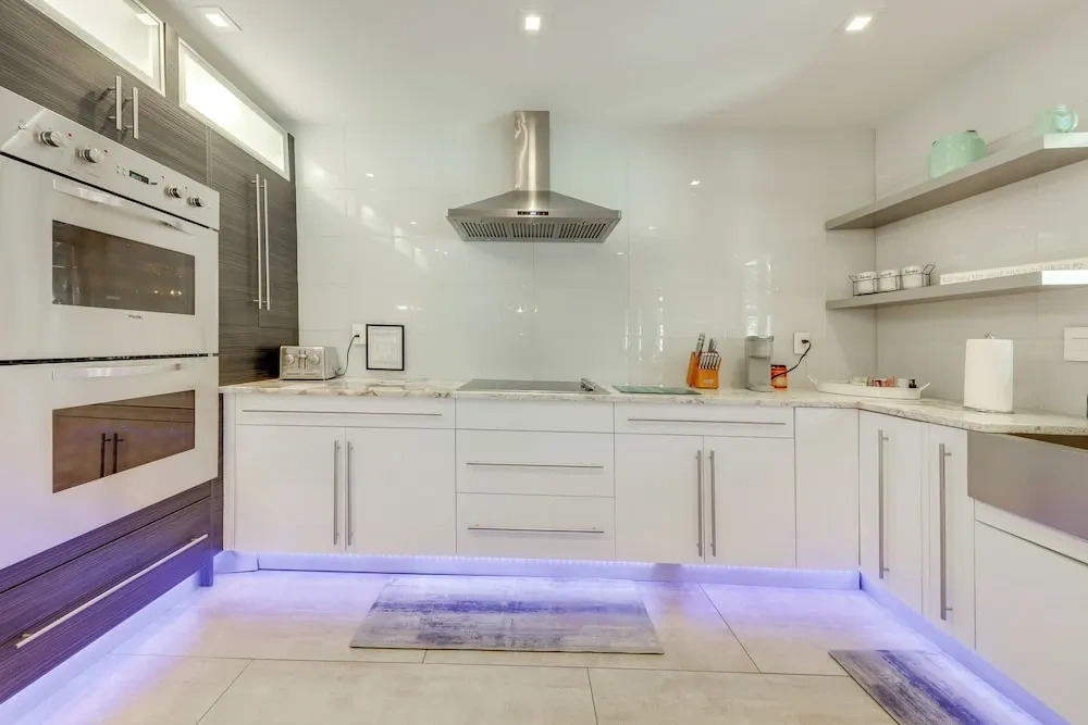 Upscale Home w/ Hot Tub: Walking Distance to Beach