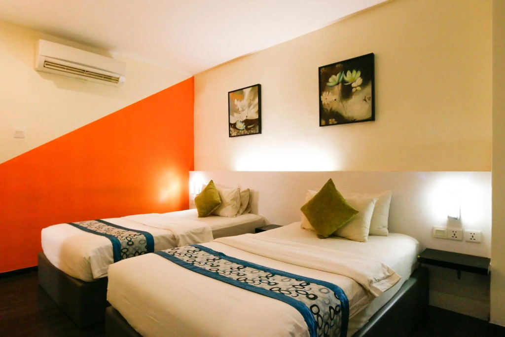 Swing & Pillows - Golden Roof Hotel Ampang, Ipoh
