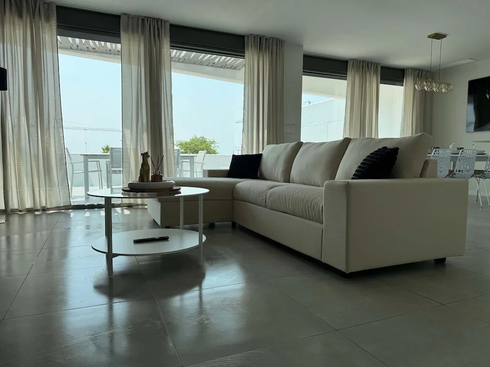 Resort Seascape Villa 8 by Bookaparadise