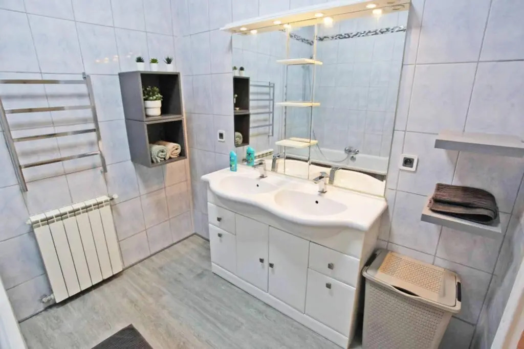 GregBnb-com - T2 50m2 - Jardin 80m2 - 15min gare
