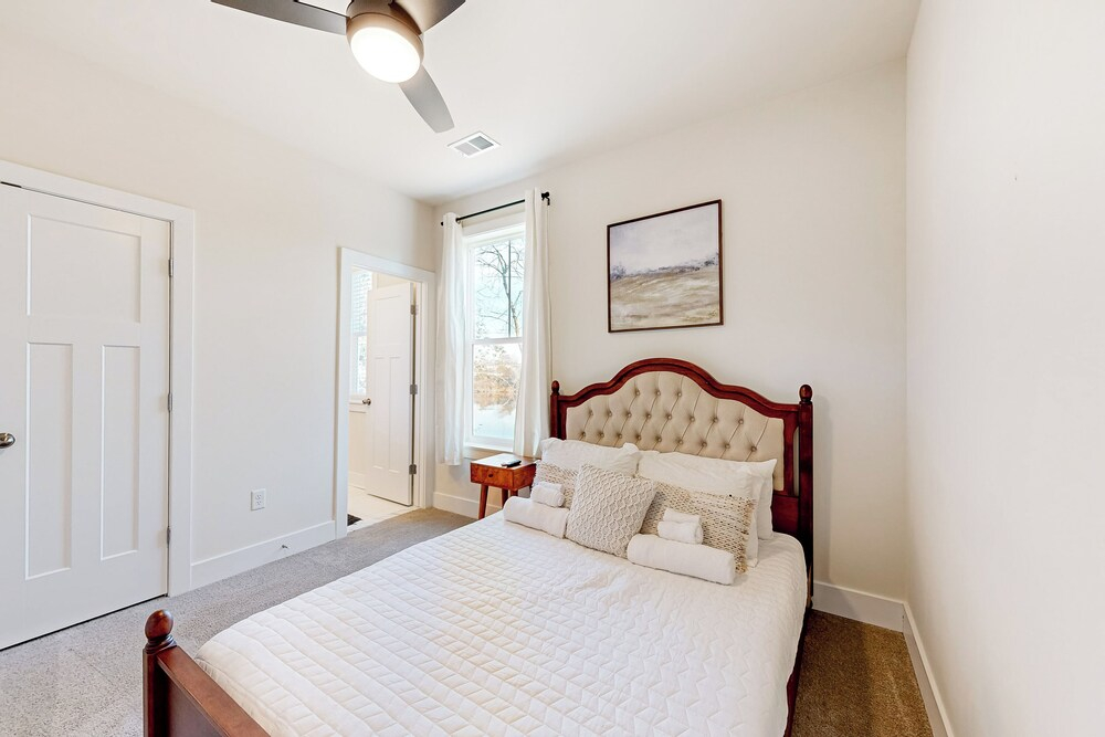 3BR Riverfront Home w/ Kayaks & Game Room