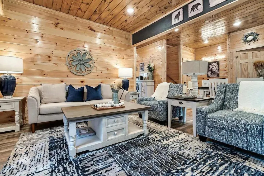 Modern 5 Bedroom Cabin Close-dollywood Game Room