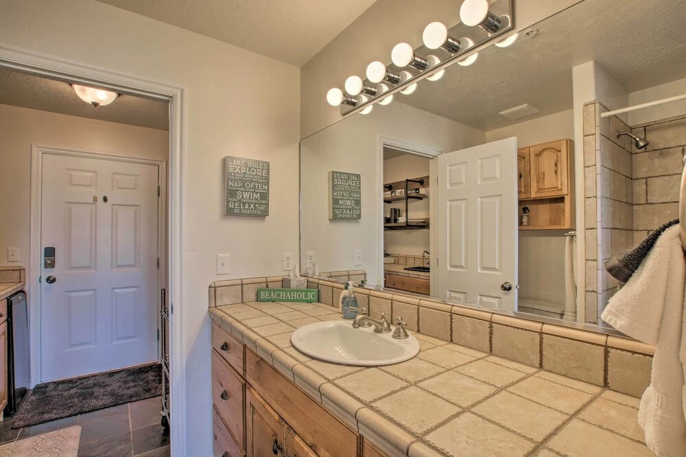 2-condo Property w/ Mtn Views by Golf & Ski Resort