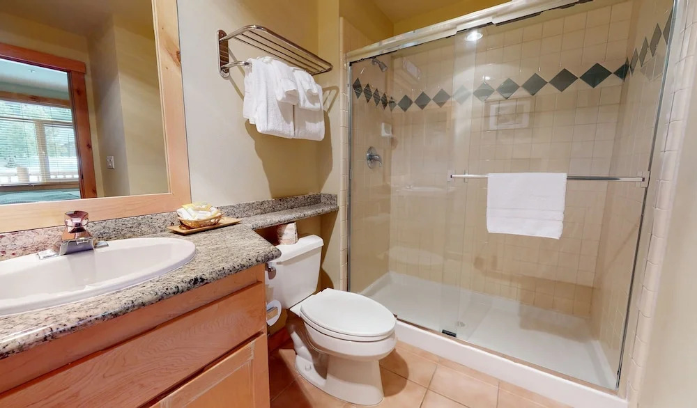 Sunstone 214 Updated Ski-In Ski-Out Condo with Great Complex Amenities by RedAwning