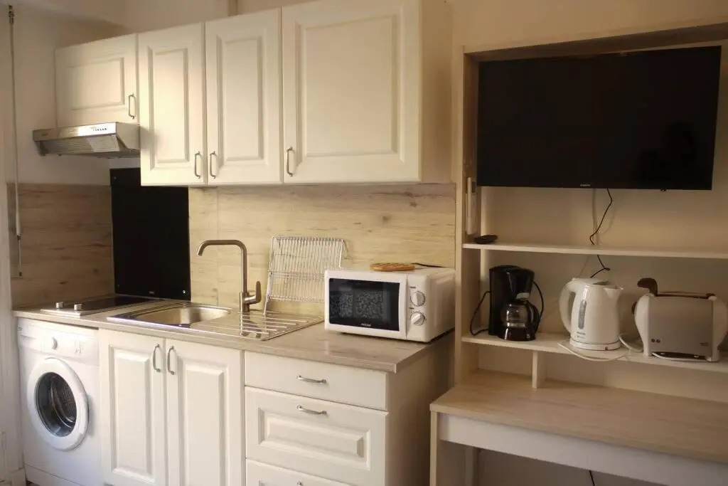 Dream - a studio flat with balcony at 300m from the beach