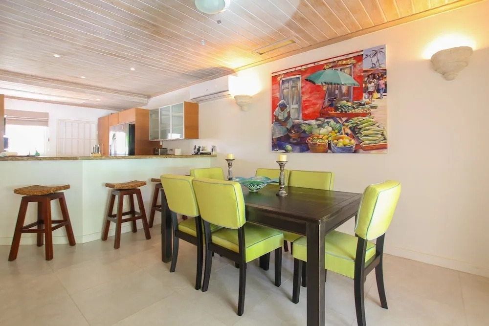 Relax Poolside At This Stylish Townhouse - Porters Gate 24 by BSL Rentals
