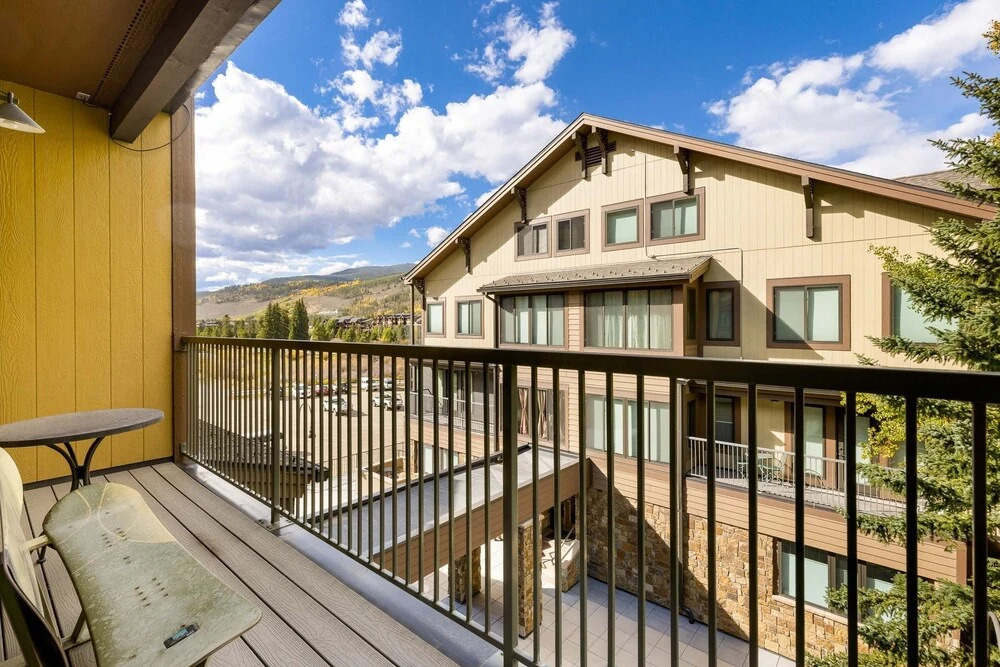 2796 Slopeside 2 Bedroom Condo by RedAwning