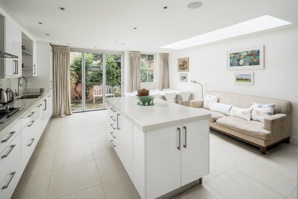 Exceptional 4-bed house right by Battersea Park