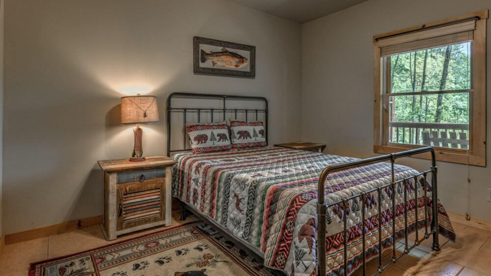 Cozy Bear Cabin by Escape to Blue Ridge