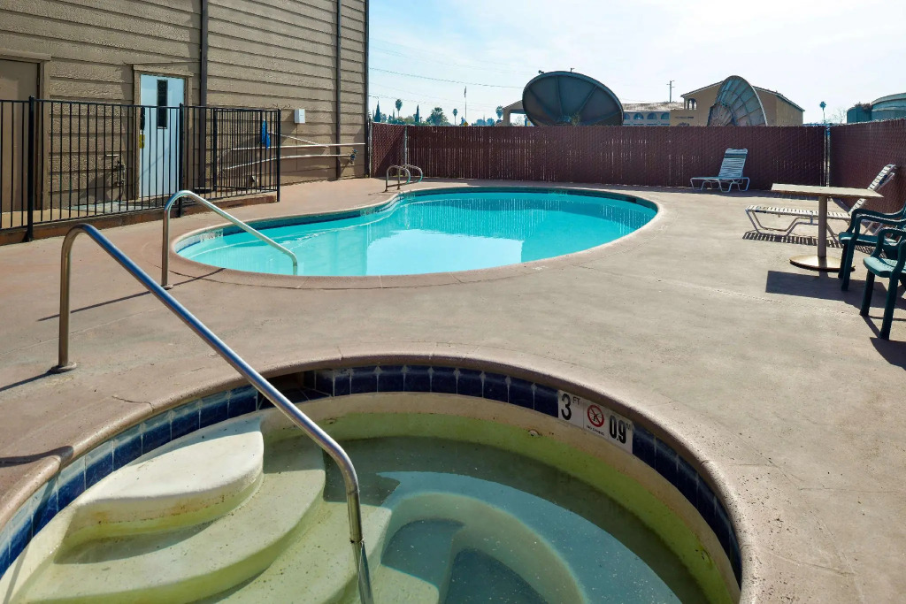 Studio 6 Suites Delano, CA