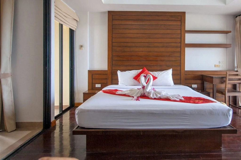 Chaweng Lake View Condotel