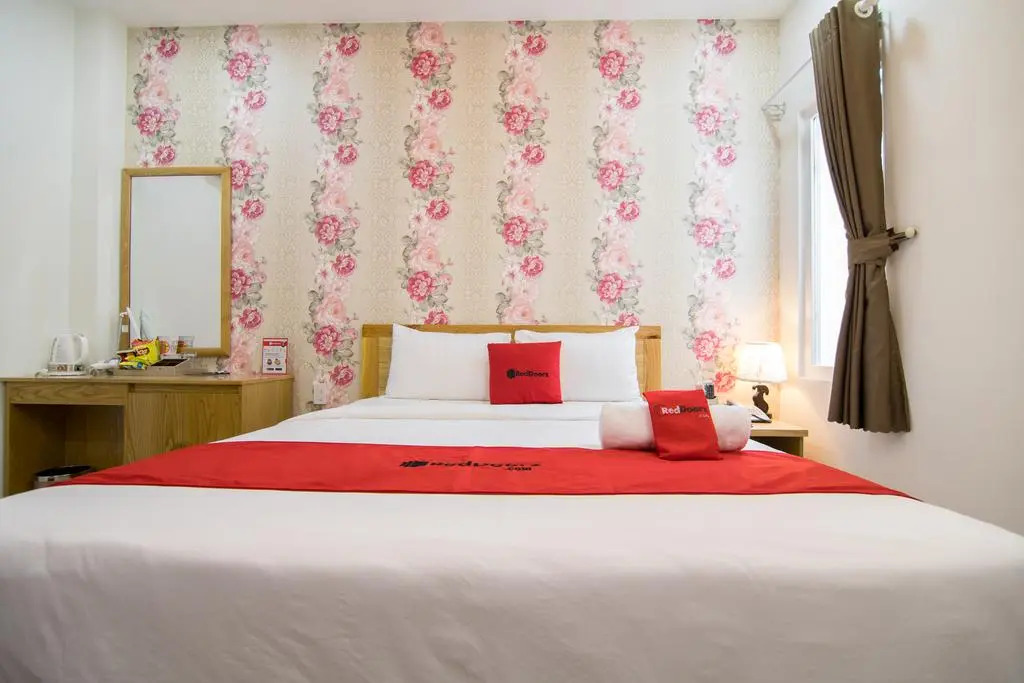 Silk Hotel near Tan Son Nhat Airport