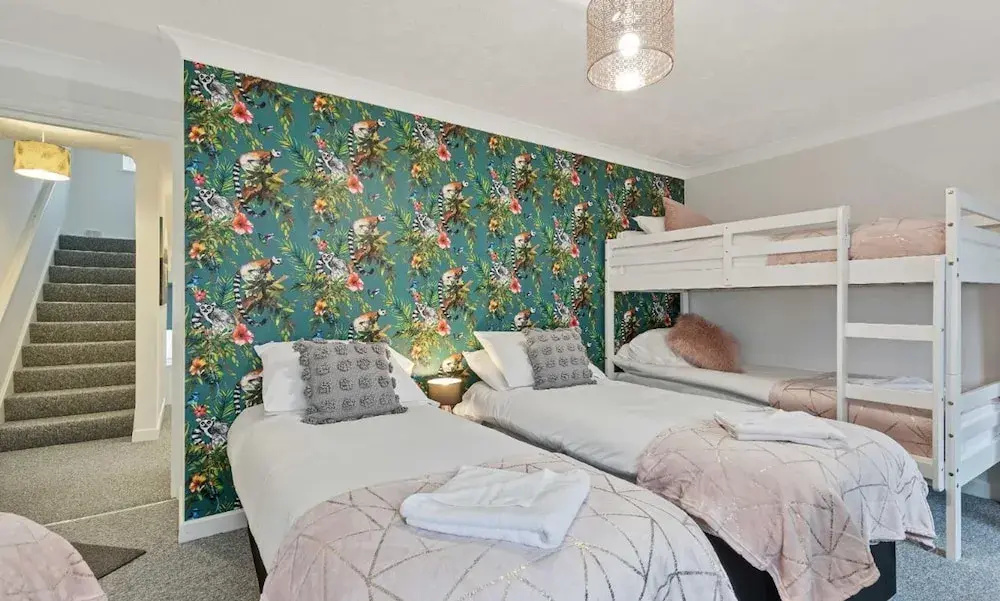 Seabright Townhouse- Super Stylish House- Parking for one Car- Sleeps up to 12