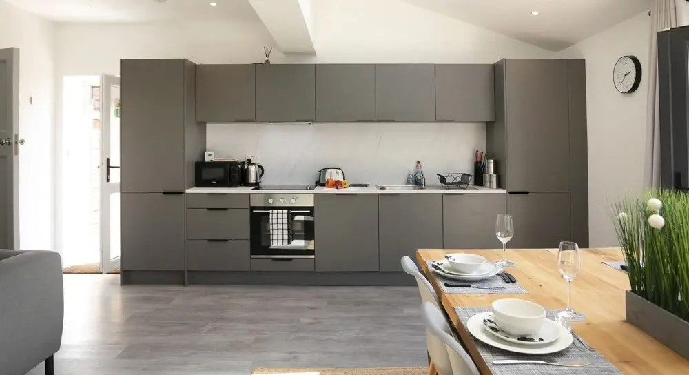 ✰OnPoint- MASSIVE House, PERFECT Location-Parking✰