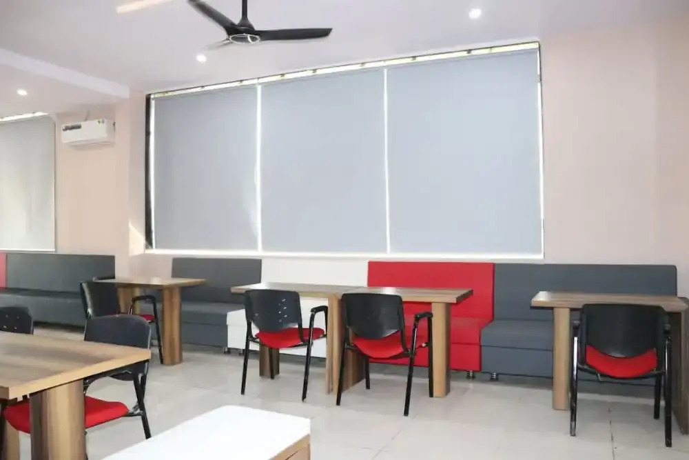 Goroomgo Pat Village Inn Indore