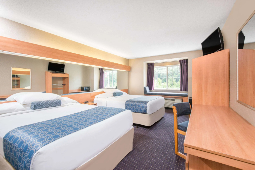 Microtel Inn & Suites by Wyndham Hazelton/Bruceton Mills
