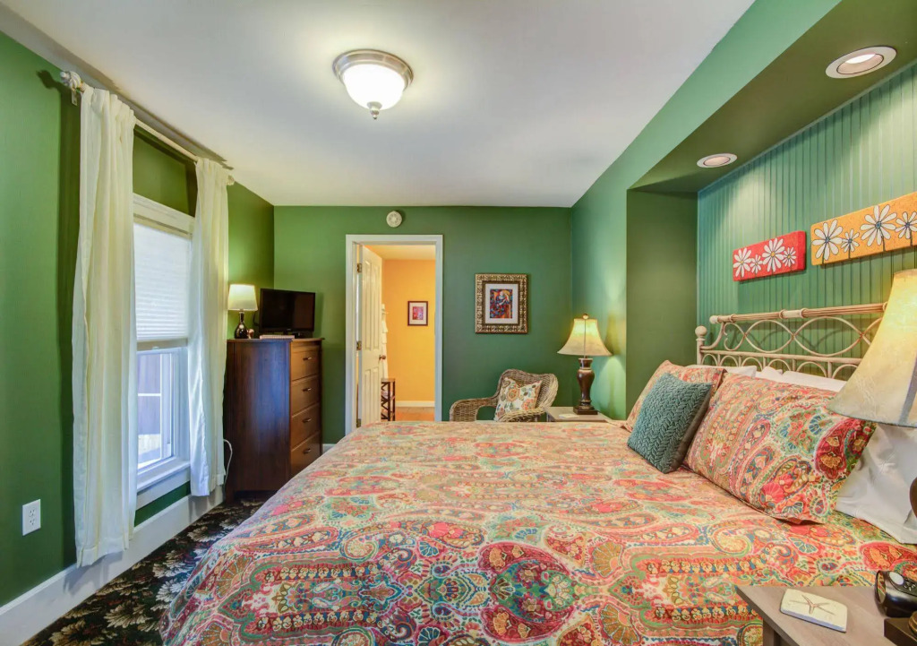 Twin Oaks Inn