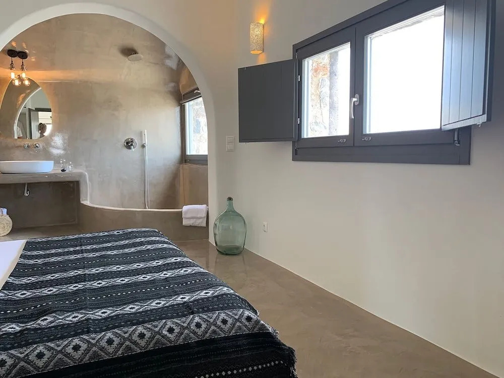 Villa Beltramo Santorini 2 bedroom private pool villa