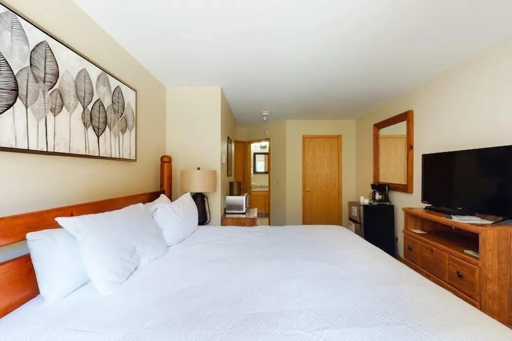 3 Bedroom Ski in Condo Only One Block From Historic Downtown, Shopping, Restaurants and Entertainment