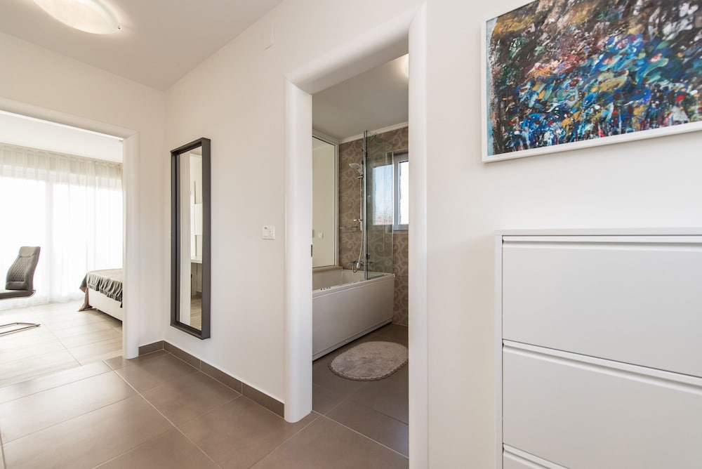 Sargas Suite 6 With City View