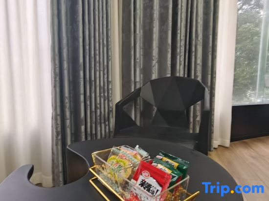 Jishou 1+ E-Sports Hotel (Qianzhou Ancient City)