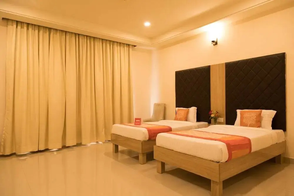 Hotel Solitaire by OYO Rooms