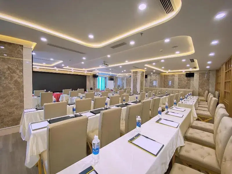 Canary Gold Hotel Quy Nhơn - Beachfront - Iconic Location