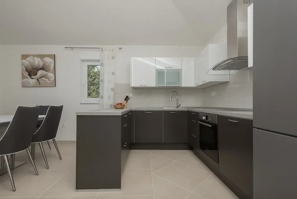Apartments Mladen