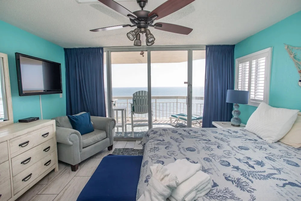 0712 Waters Edge Resort 3 Bedroom Condo by RedAwning