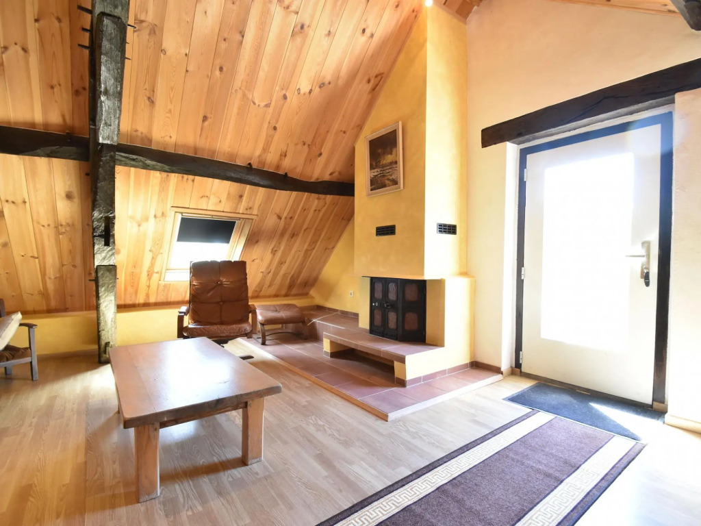 Cosy Holiday Home in Oussoy-en-Gatinais with Library