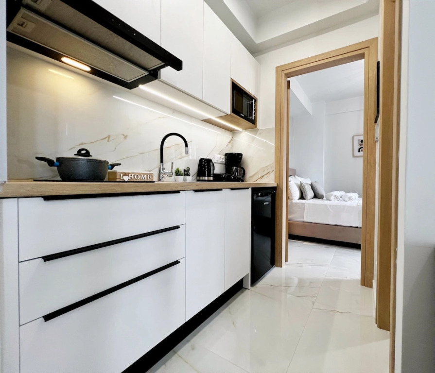 B&K ROOMS