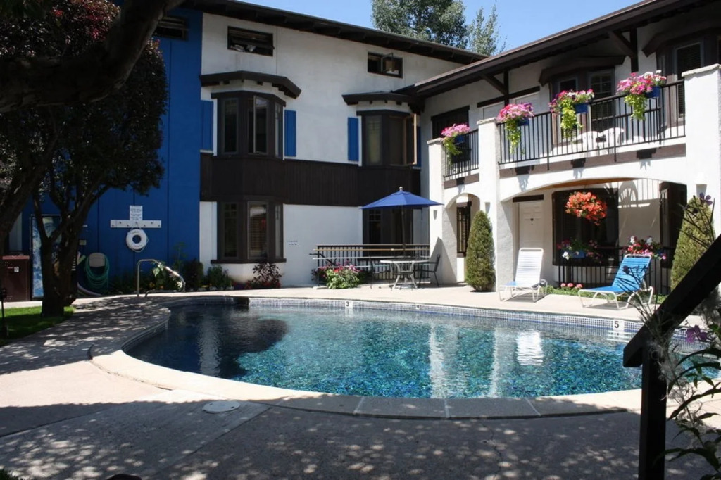 St Moritz Lodge and Condominiums