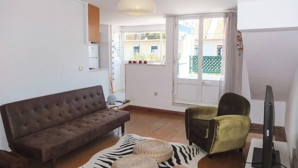 Quiet and Sunny central Lisbon apartment