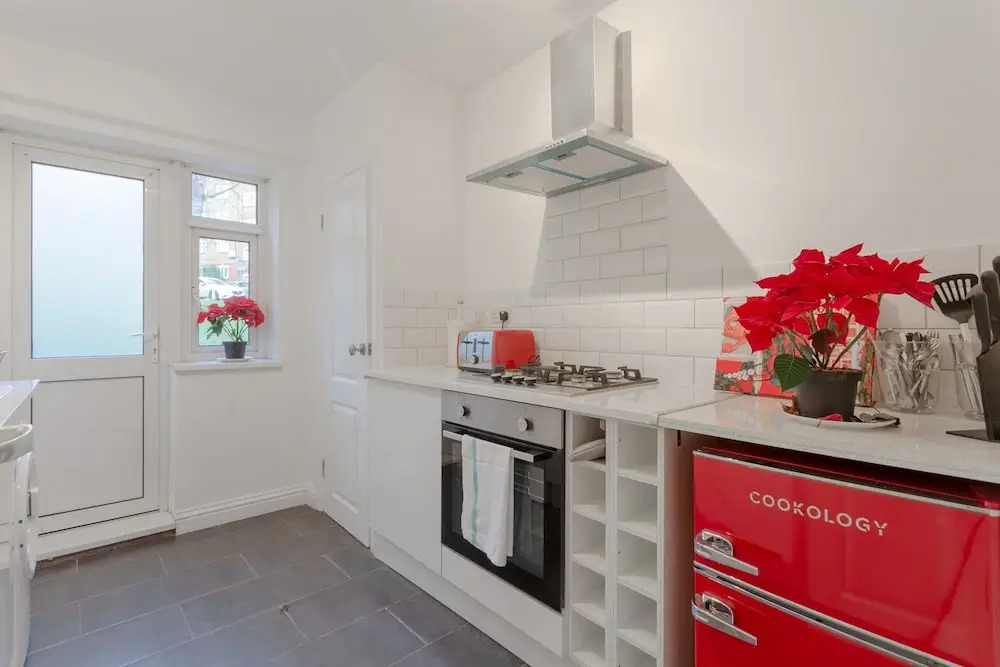 Spacious 3 Bedroom Flat Near Vibrant Camberwell