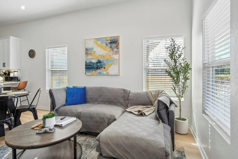 Perfect 2BR 2BA Base Clean Modern Near Downtown