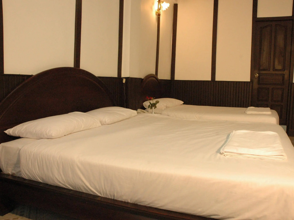 New Lao Paris Hotel