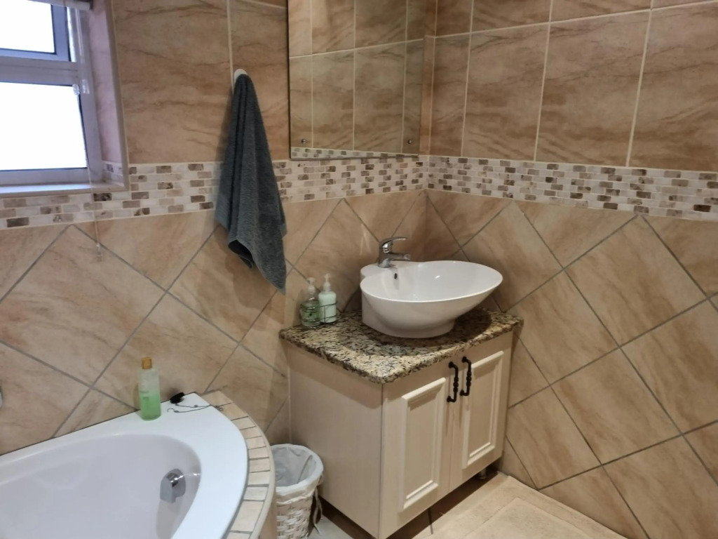 Lovely 2 bedrooms, 2 bathrooms Flat with sea view.