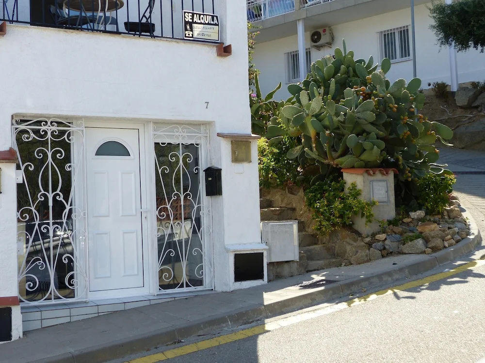House With one Bedroom in Roses, With Wonderful sea View, Furnished Terrace and Wifi Near the Beach