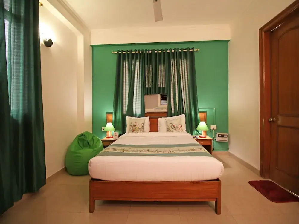 OYO Flagship 533 Near Guru Dronacharya