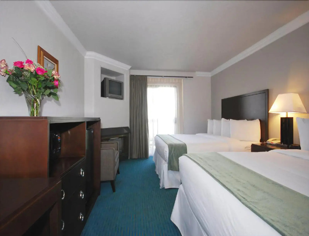 Cannery Row Inn