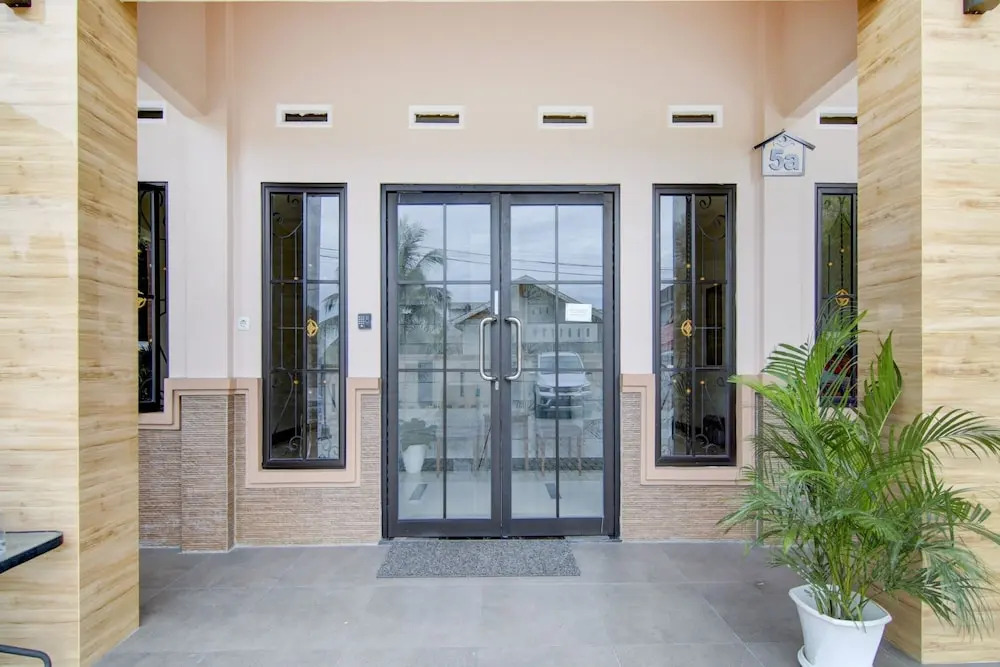 The Shine Residence by OYO Rooms