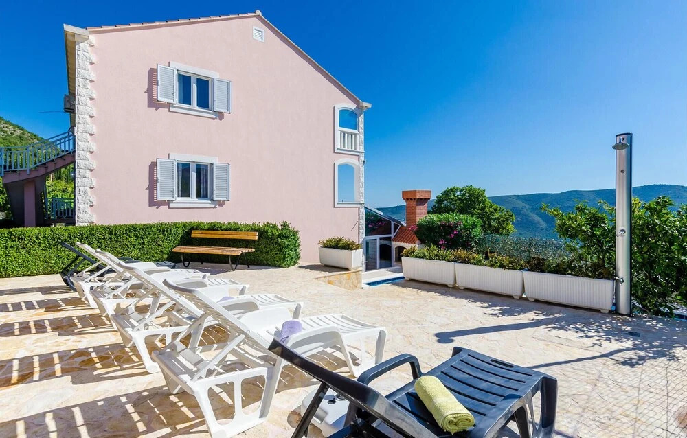 Stunning Home in Dubravka With Wifi and 3 Bedrooms