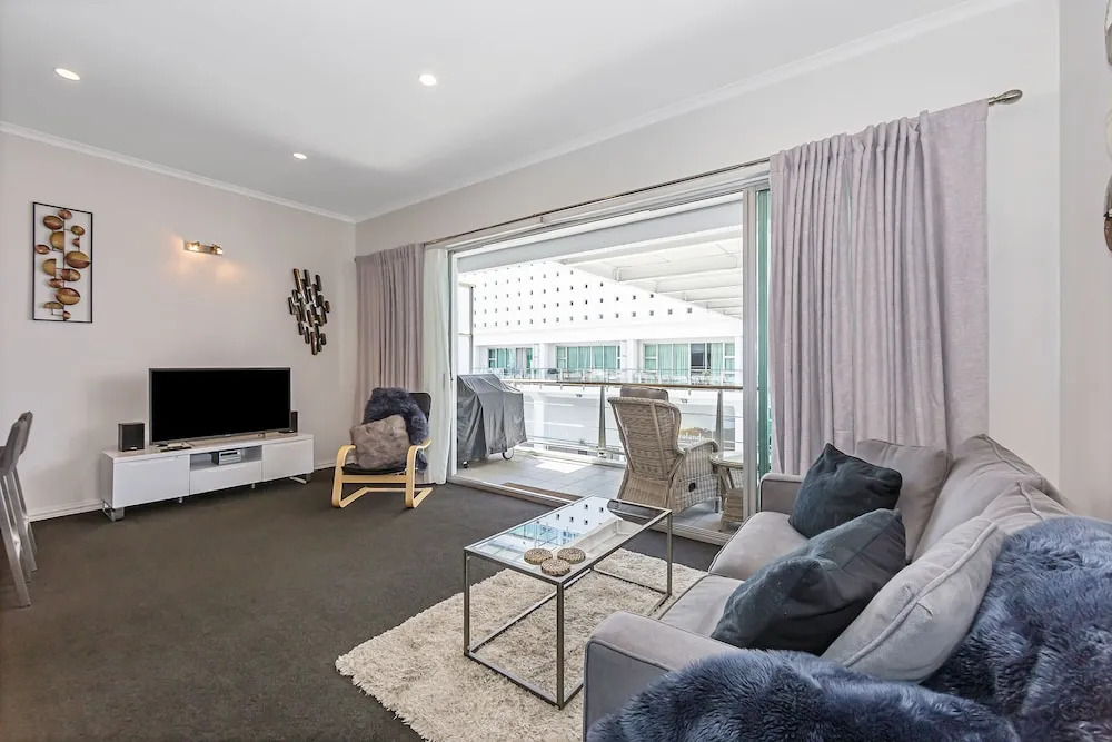 Princes Wharf 1BR Home Away From Home